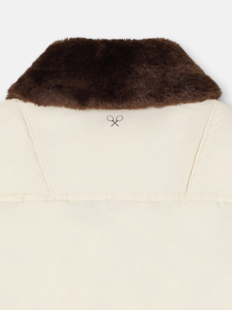 Parka corta acolchada cuello pelo crudo