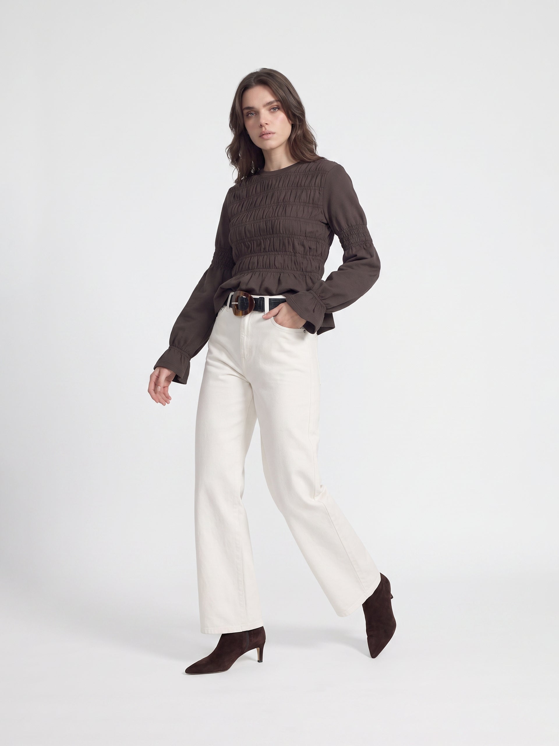 Women's long sleeve t-shirt with brown smock knit