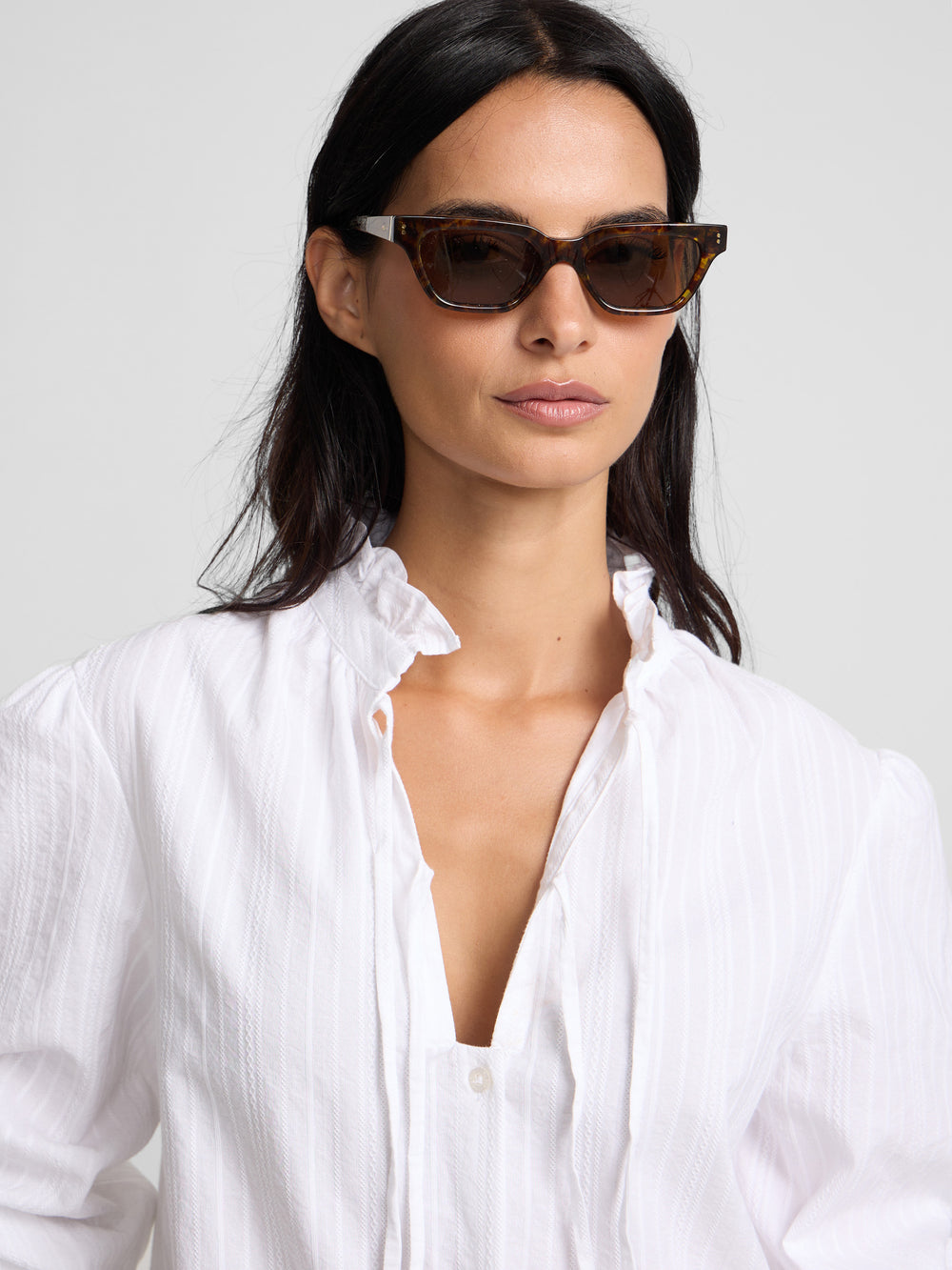 Camisa cuello alto lazos blanca
