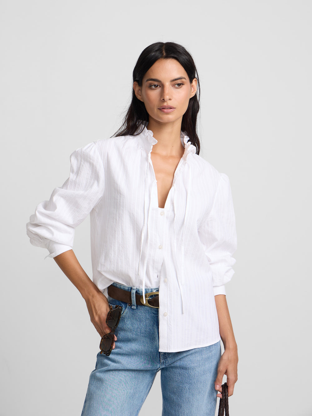 Camisa cuello alto lazos blanca