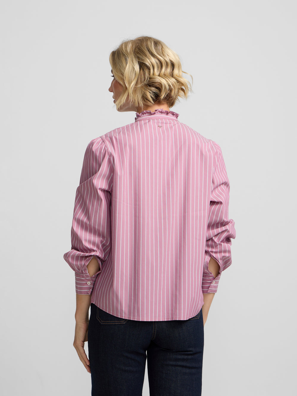 Camisa cuello alto lazos rayas rosa