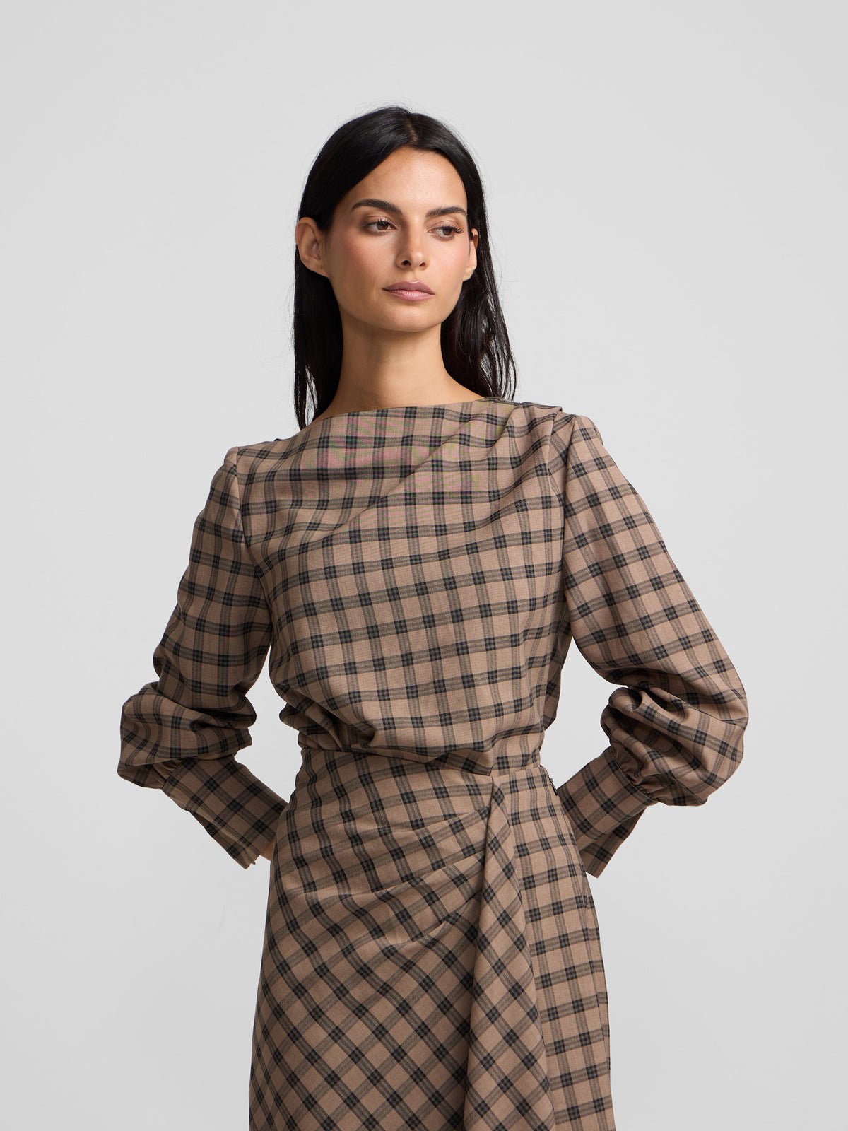 Blusa drapeada cuadros marrones