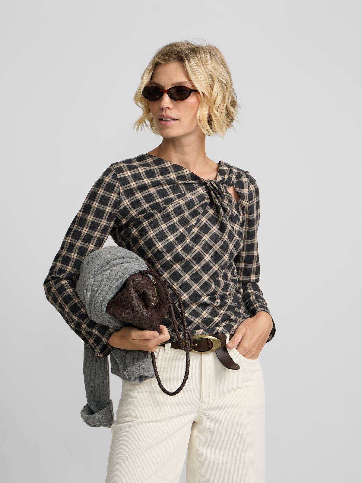 Blusa nudo cuadros gris y crudo