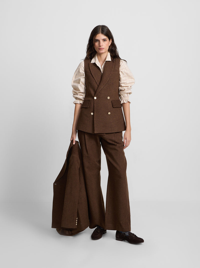 Chaleco cruzado sarga marron