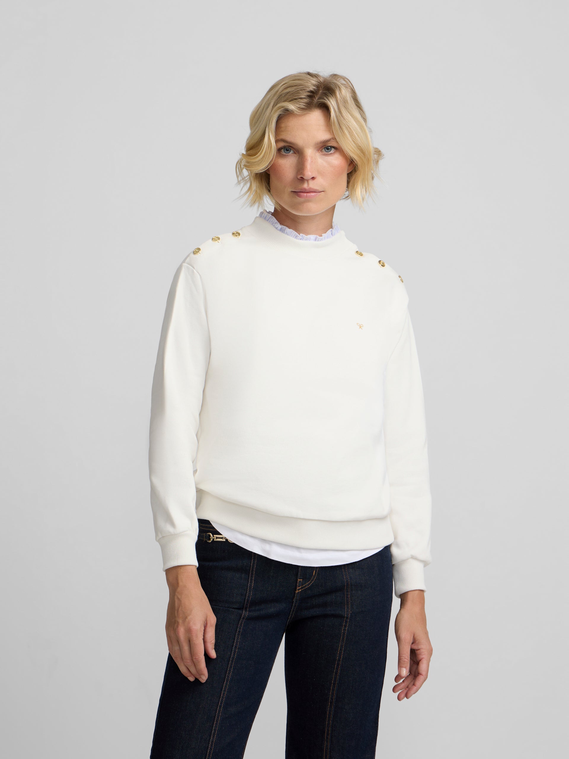 Women's sweatshirt with ruffled collar and buttons in off-white
