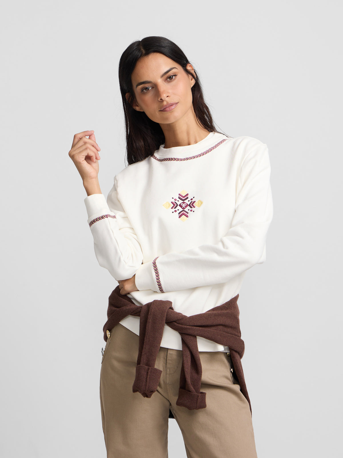 Sweatshirt mulher bordado étnico cru