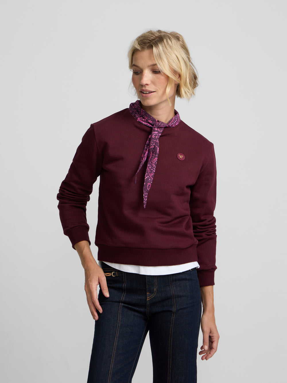 Women's sweatshirt with burgundy scarf