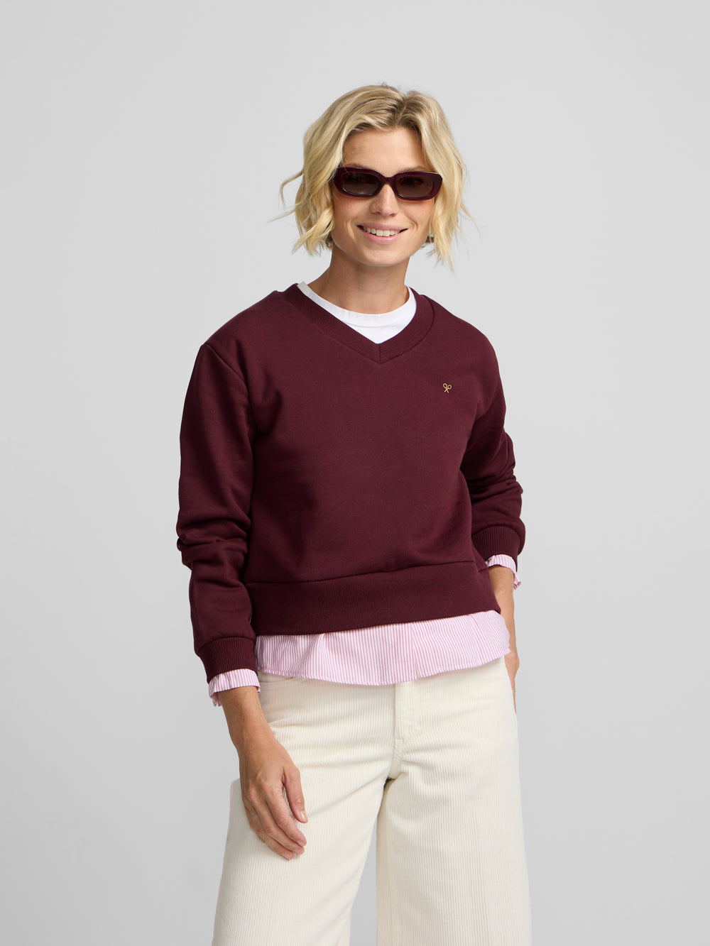 Women's sweatshirt with shirt-style hem in burgundy
