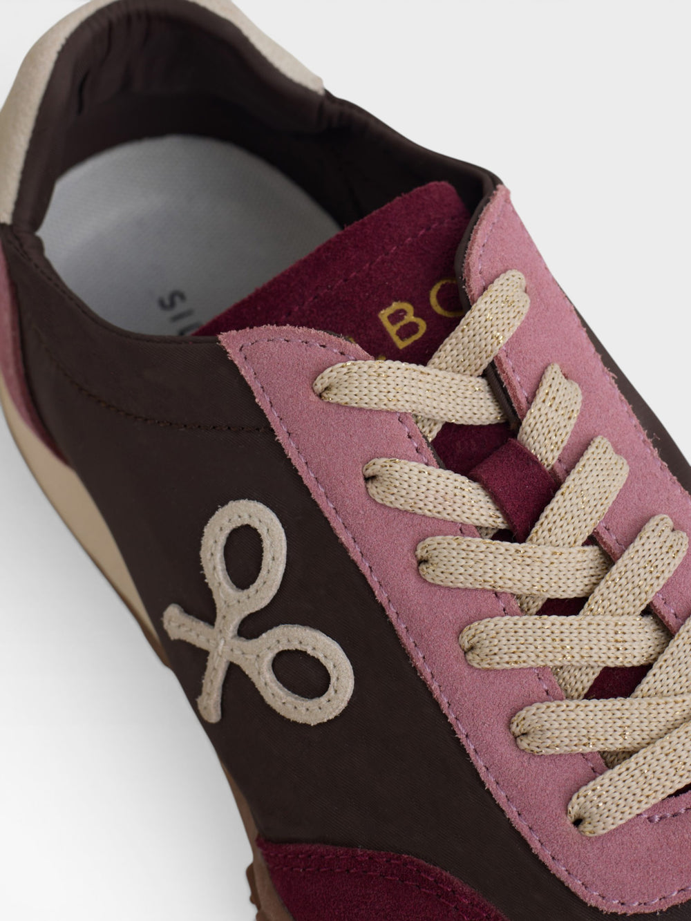 Tricolor sneakers with brown and burgundy rackets