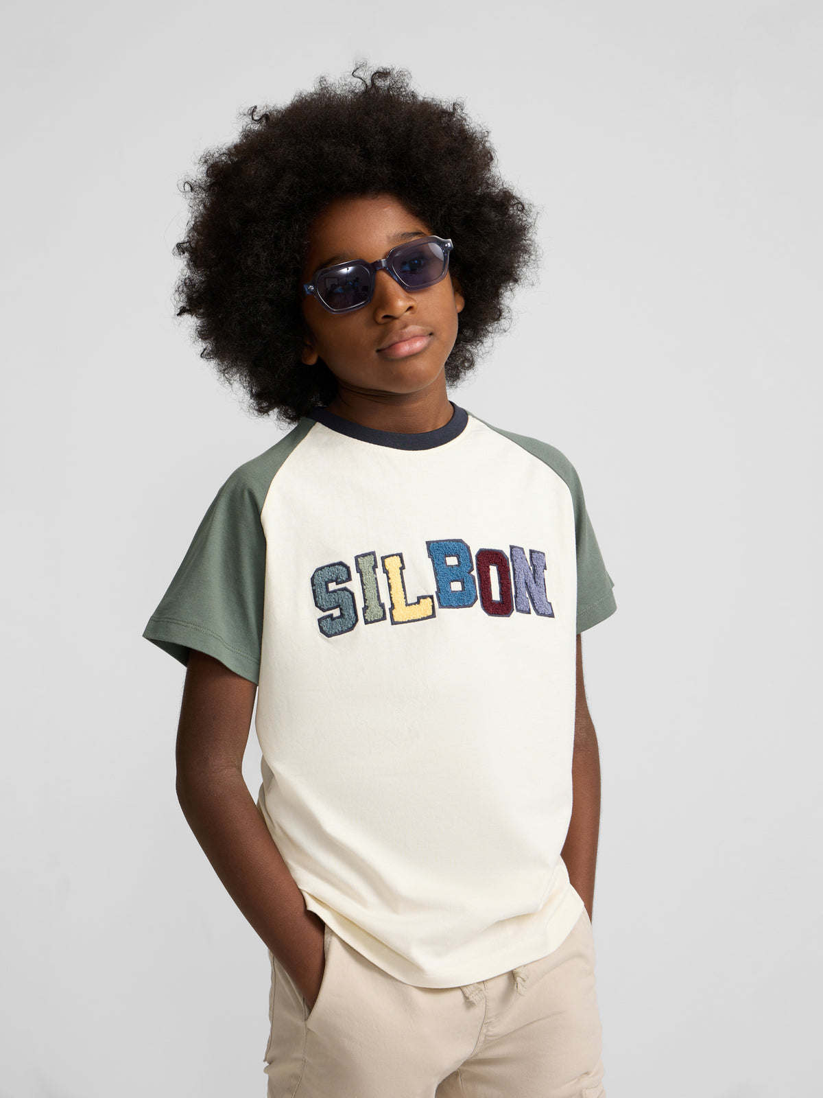 Camiseta kids ranglan varsity verde oscuro