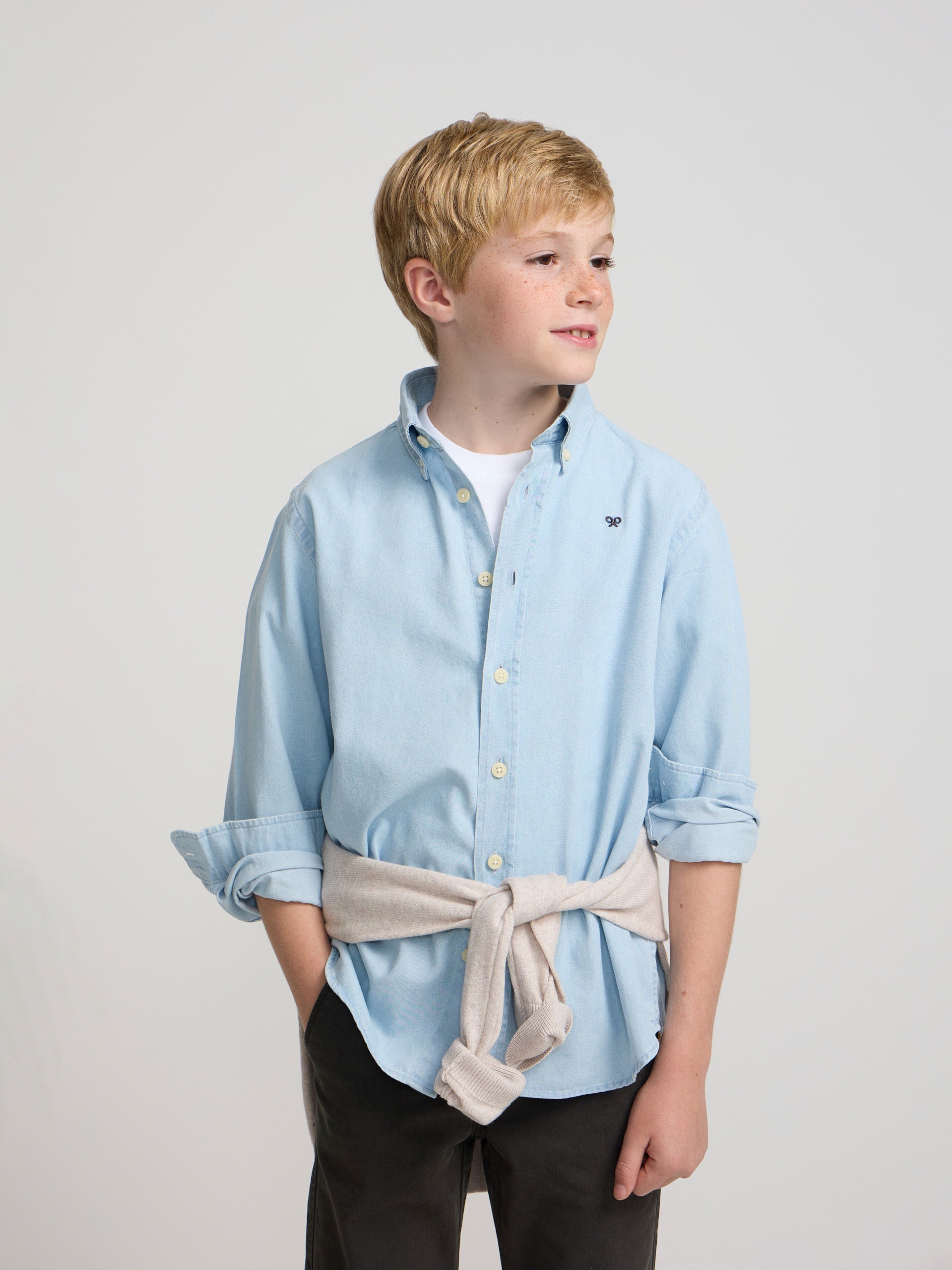 Chemise sport enfant classique en denim bleu clair