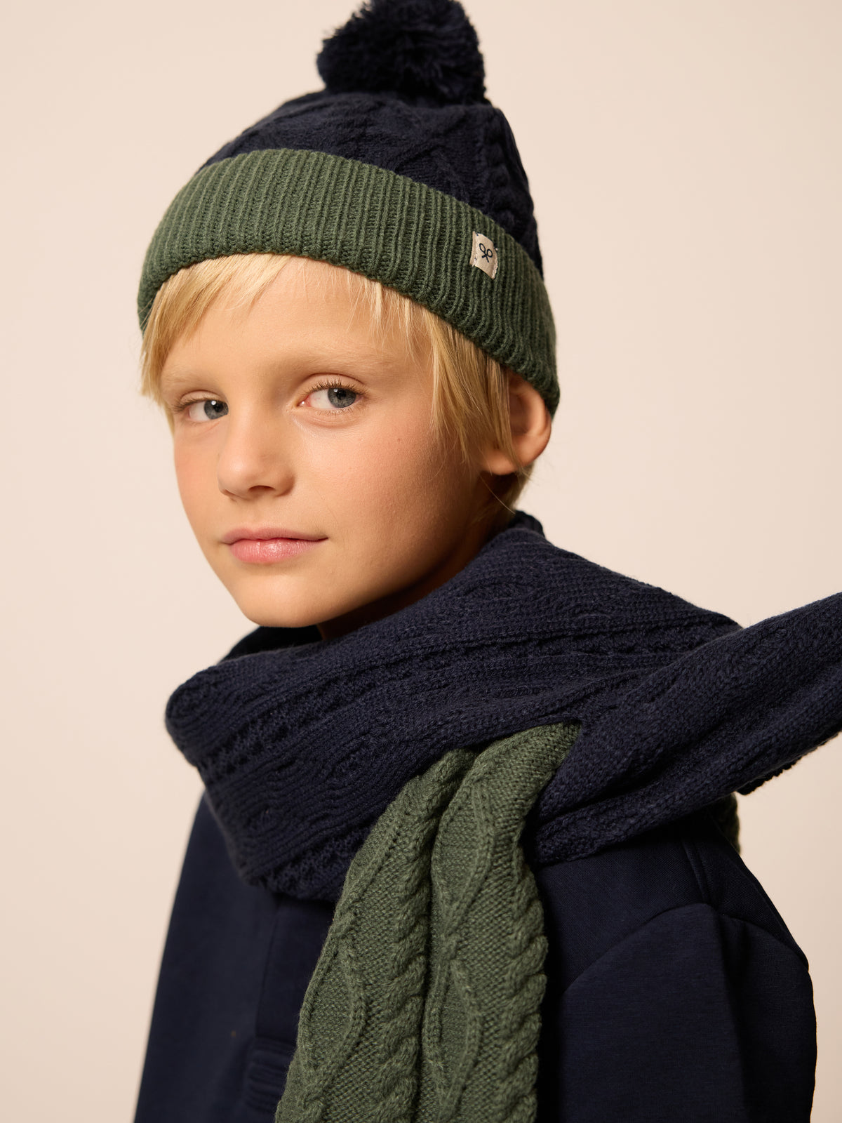 Gorro de criança em lã bicolor azul e verde