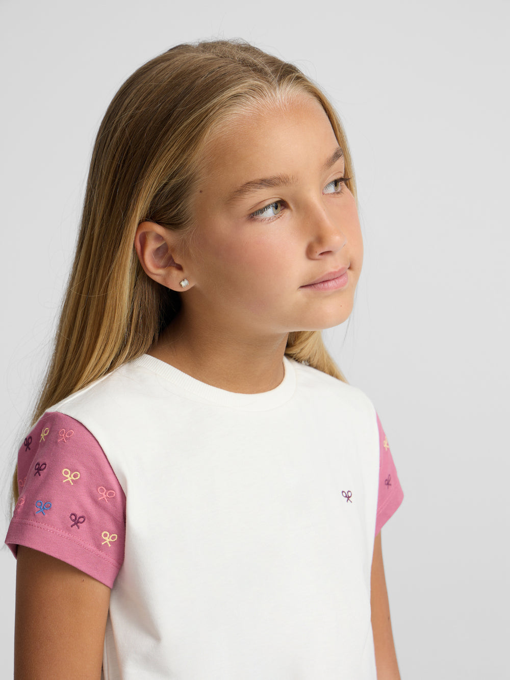 Girl's t-shirt with rackets, pink sleeves, white