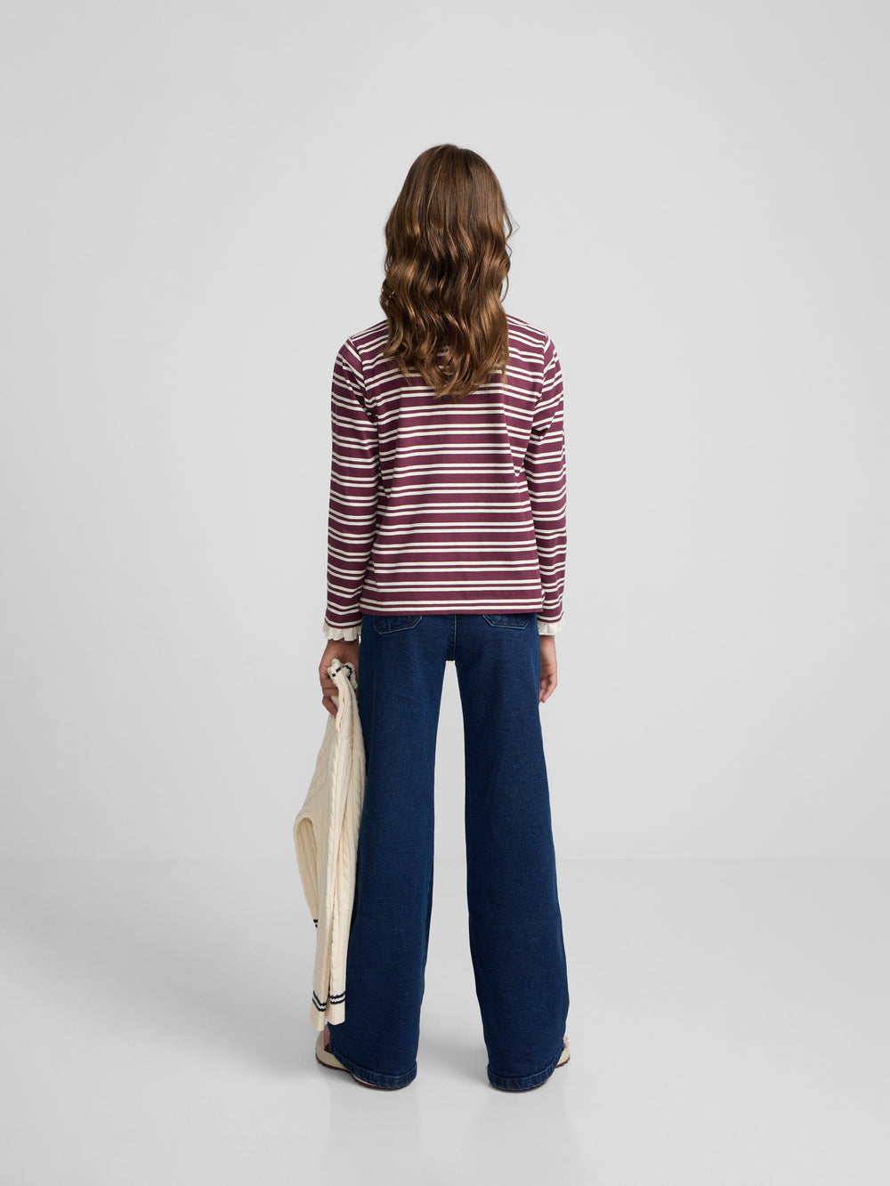 Camiseta girl cuello volante rayas granate y crudo