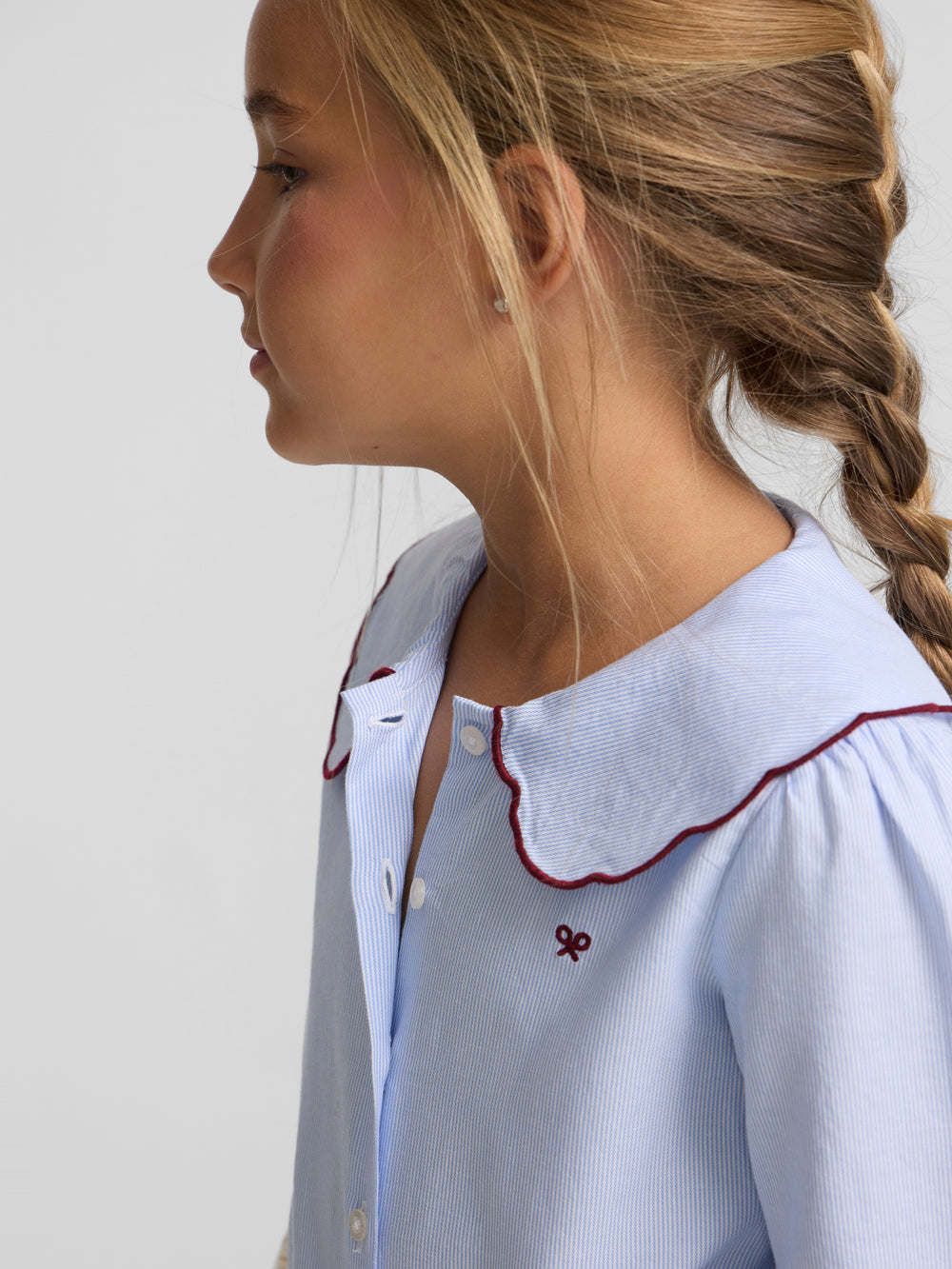 Girl's shirt with Peter Pan collar, light blue stripes