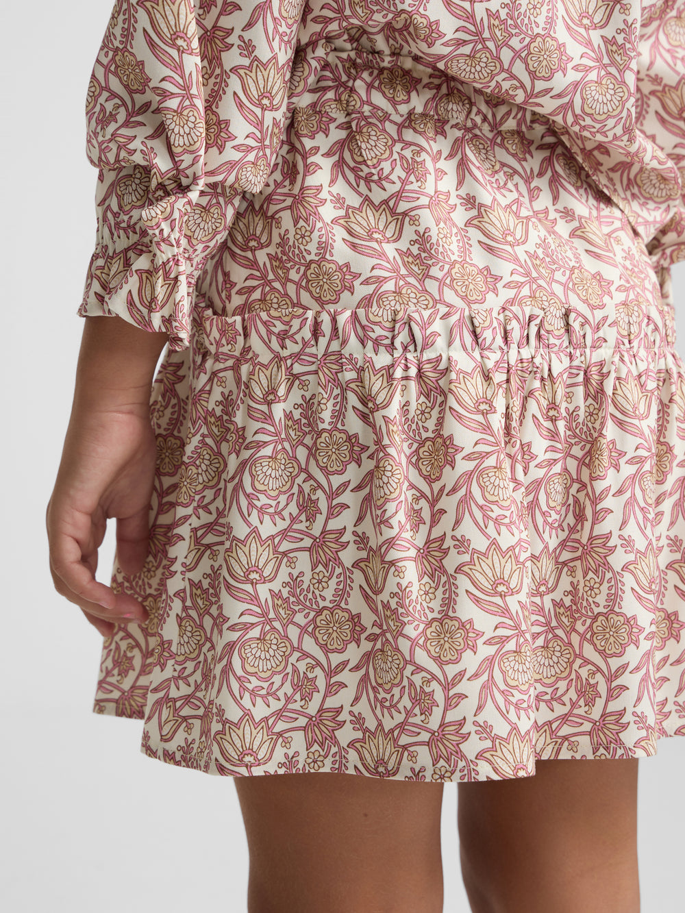 Girl's skirt with pink and white floral print