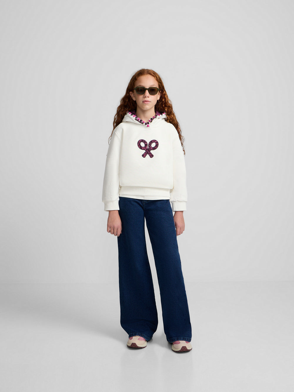 Sudadera girl capucha raqueta estampado crudo