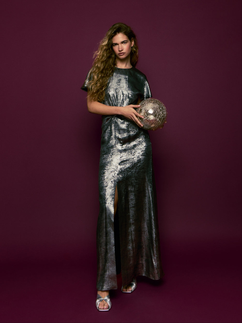 Vestido largo asimetrico plata