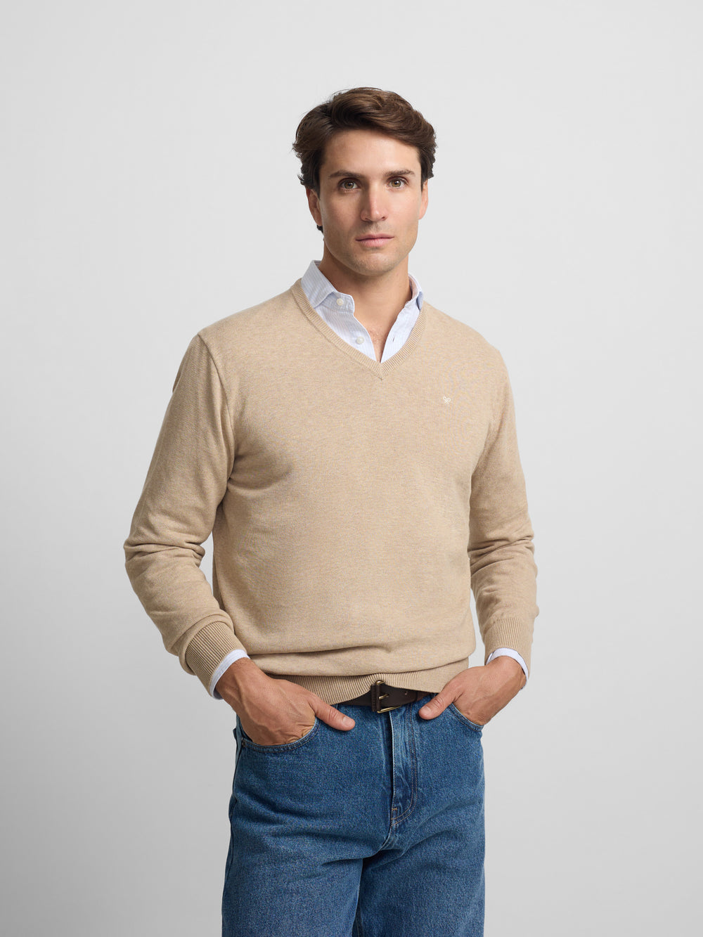 Jersey liso cuello pico marron claro