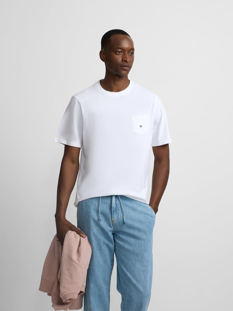 T-shirt classique blanche avec poche et mini-logo