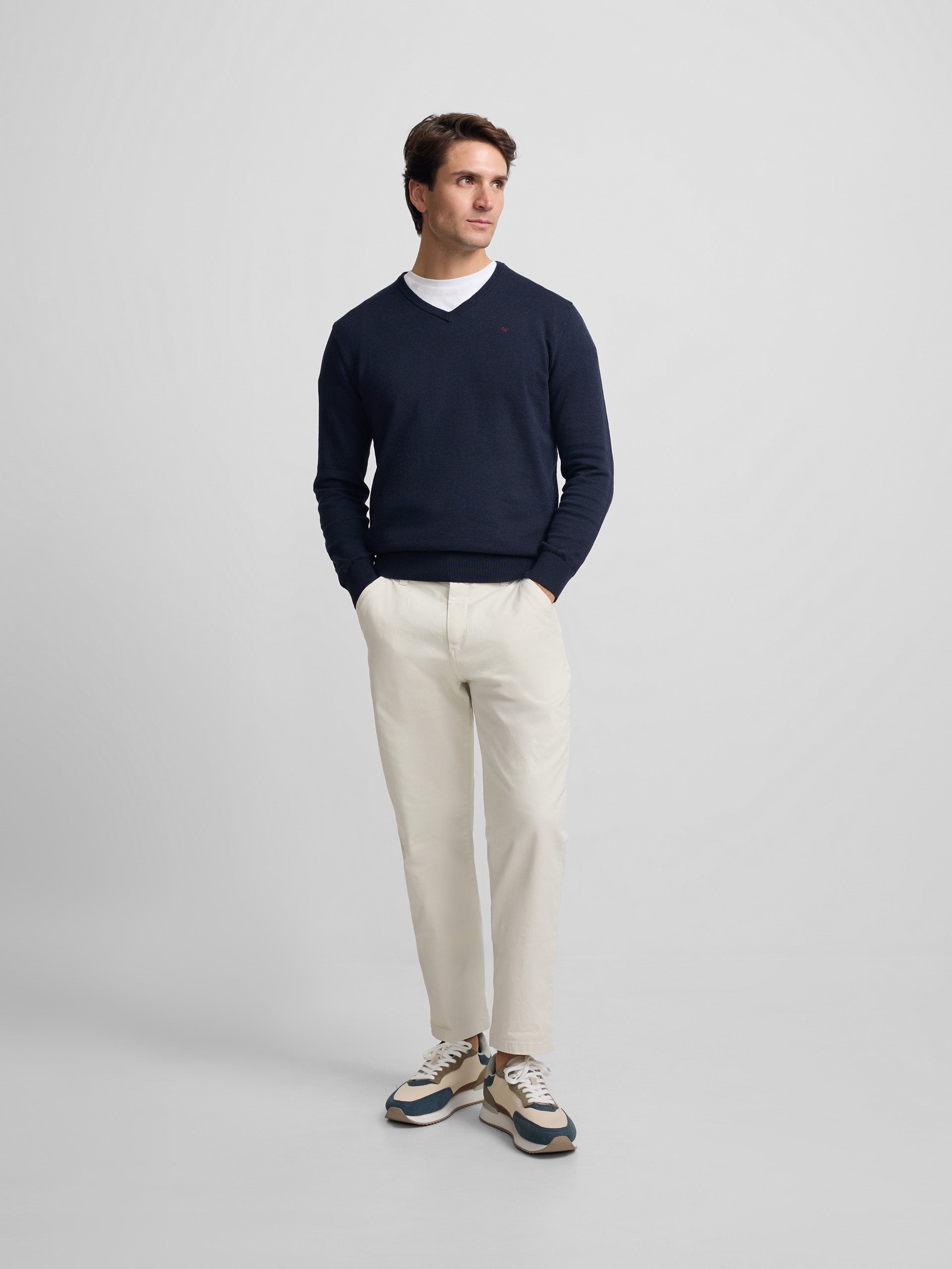 Jersey liso cuello pico azul marino