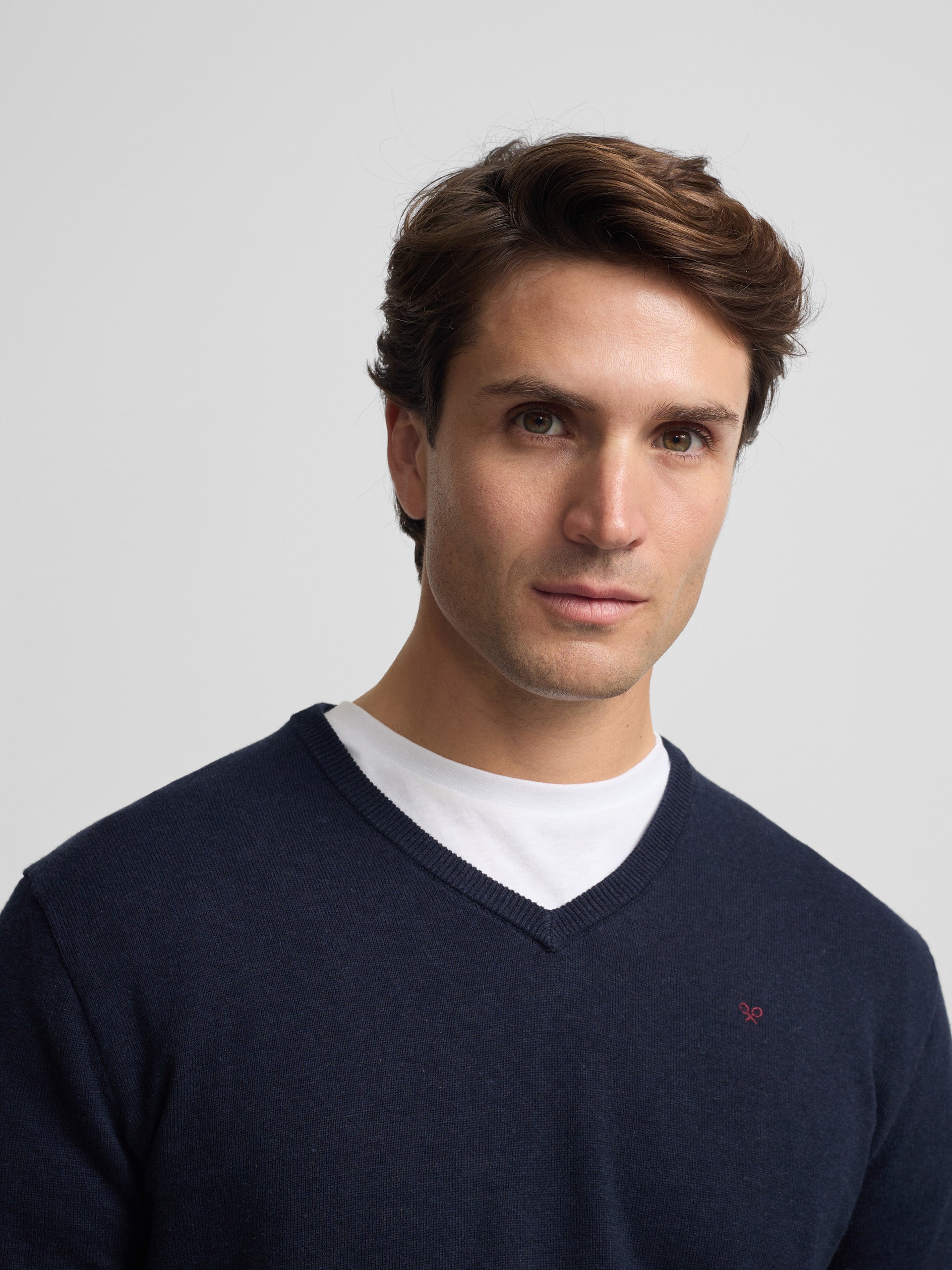 Jersey liso cuello pico azul marino