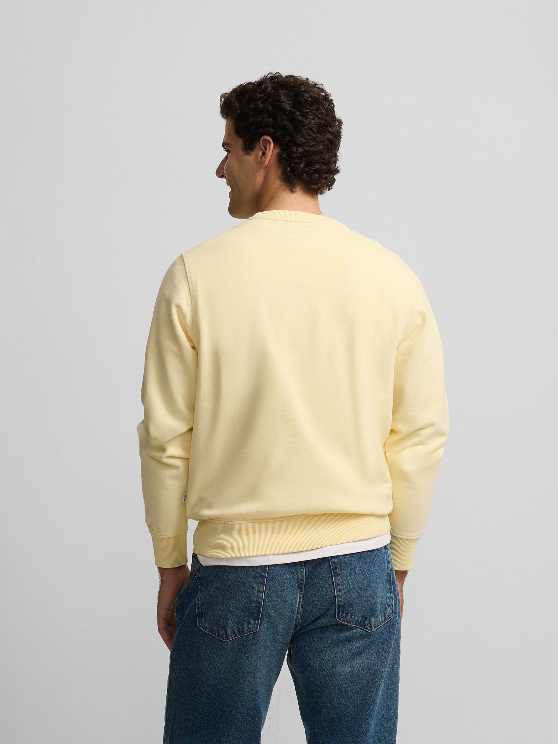 Sweat-shirt sifflant avec une raquette jaune au milieu