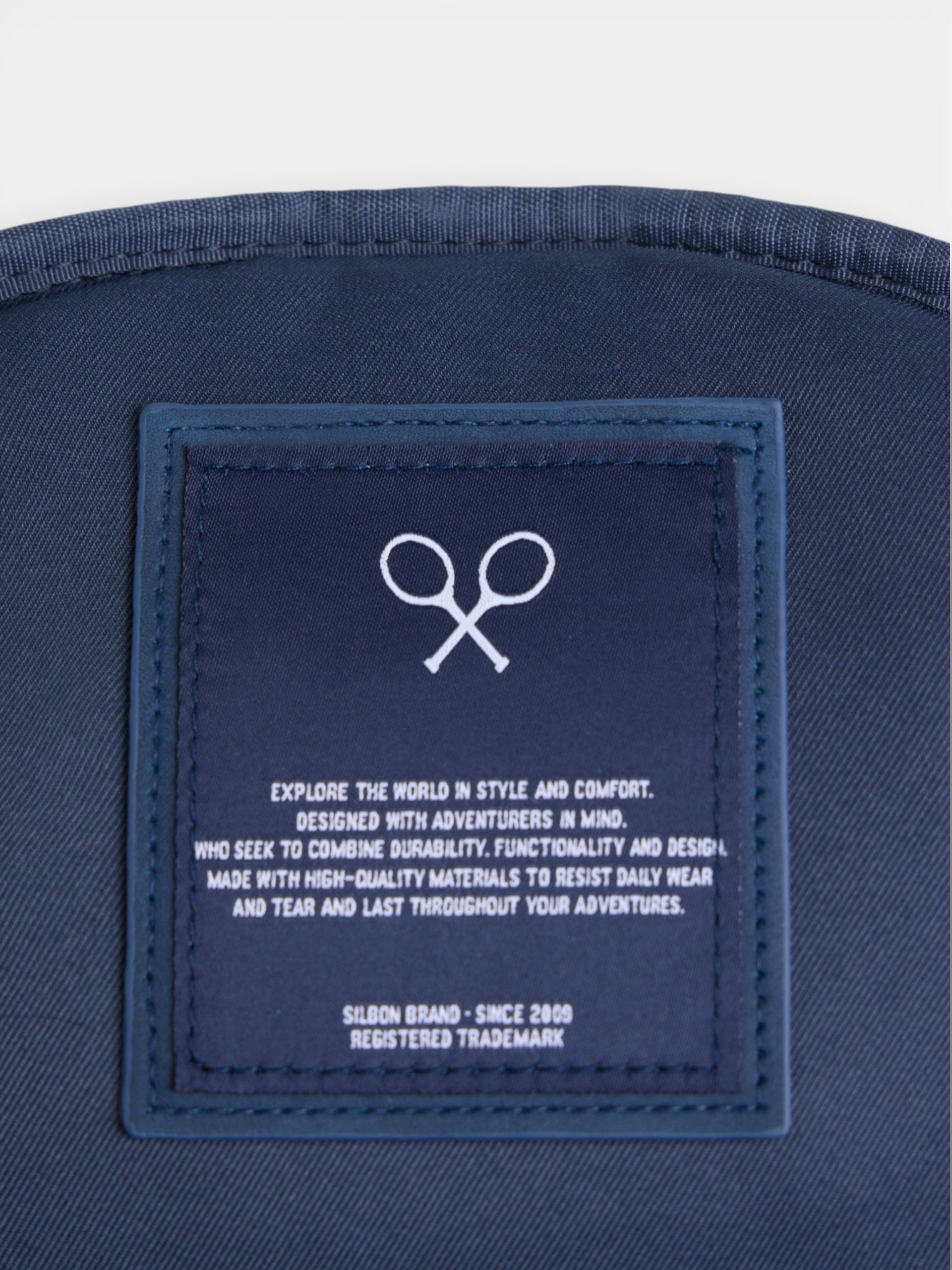 Mochila com detalhe em pele azul-marinho