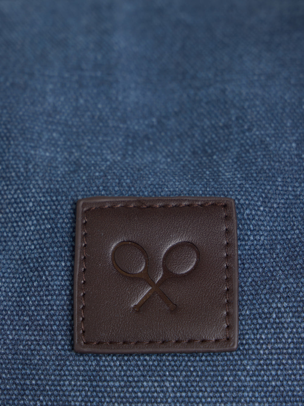 Mala de viagem com detalhe em pele azul-marinho