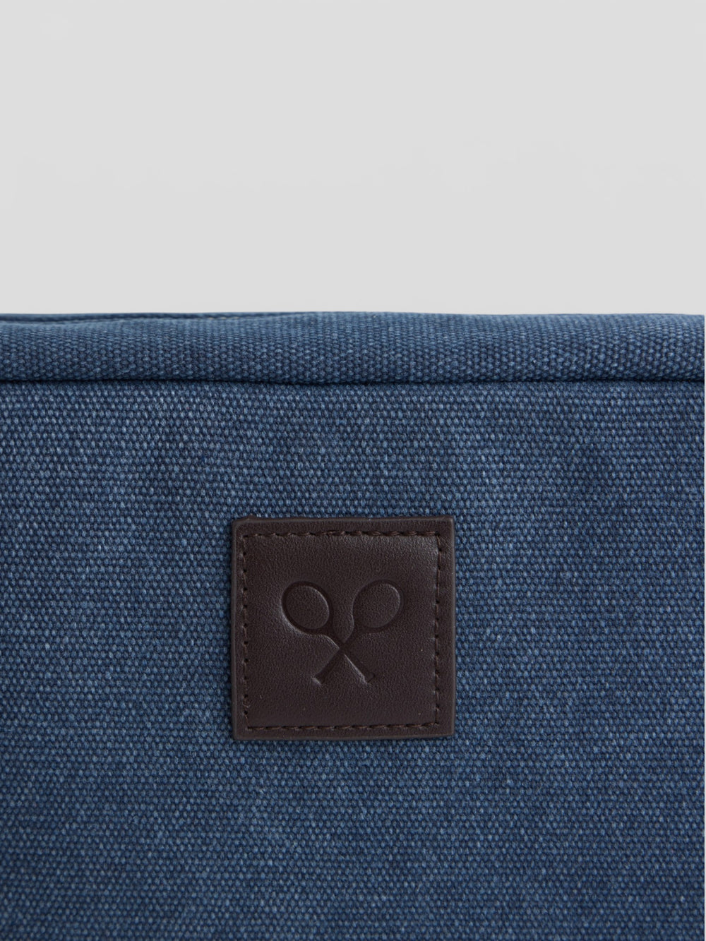 Necessaire detalhe em pele azul-marinho