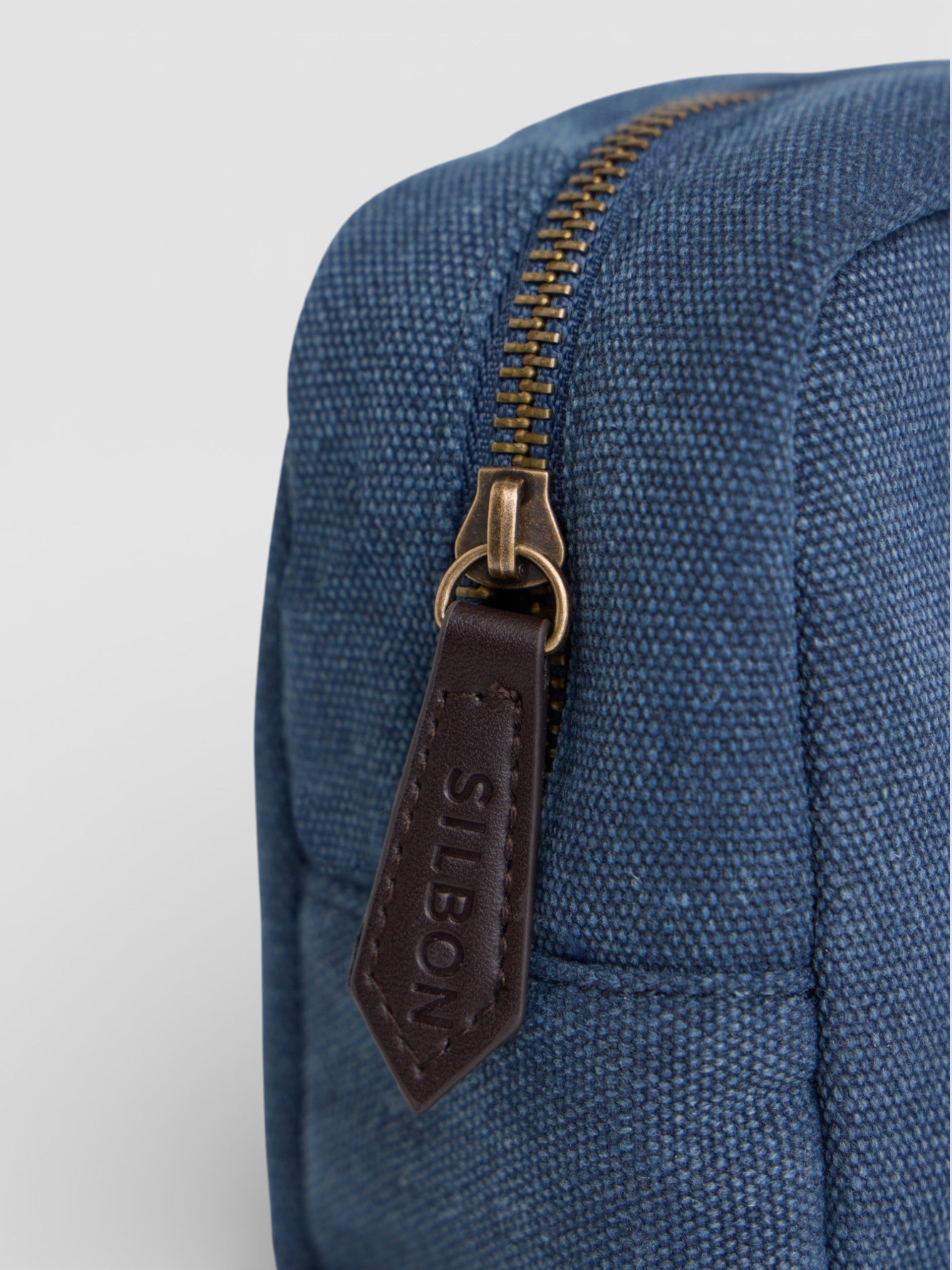 Necessaire detalhe em pele azul-marinho