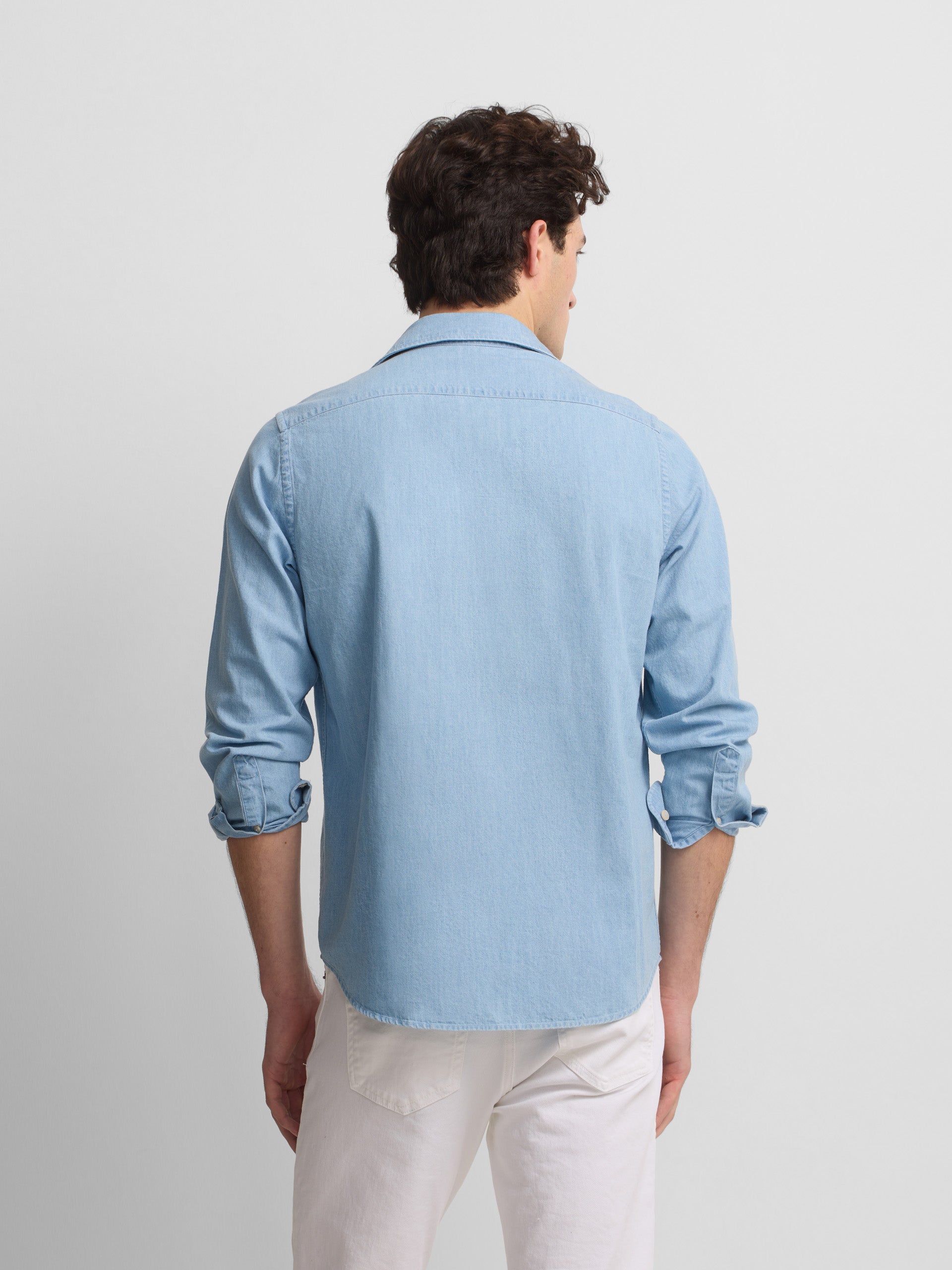 T-shirt de croisière en denim bleu clair avec poches