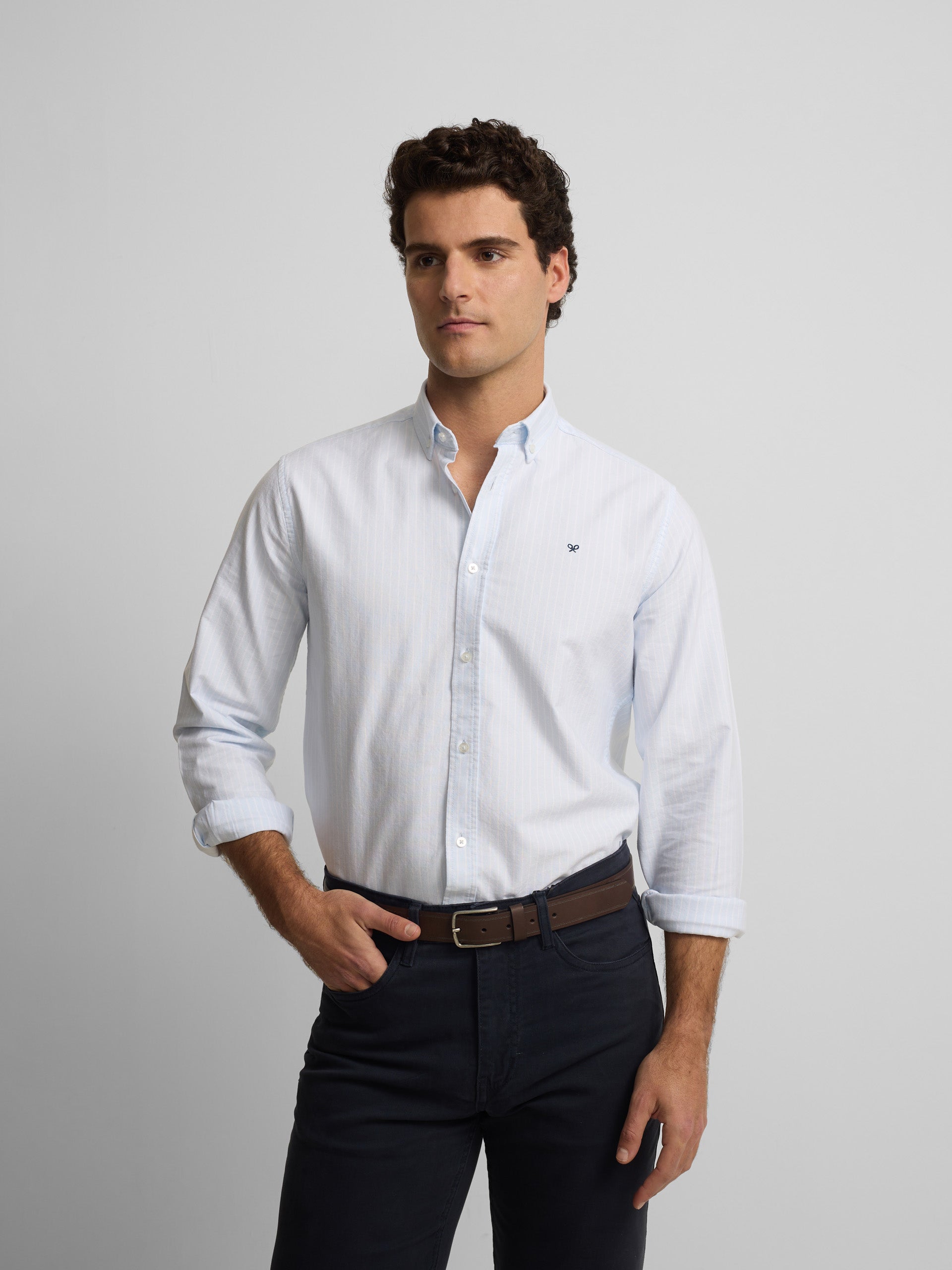 Camisa sport oxford riscas brancas azul-claro