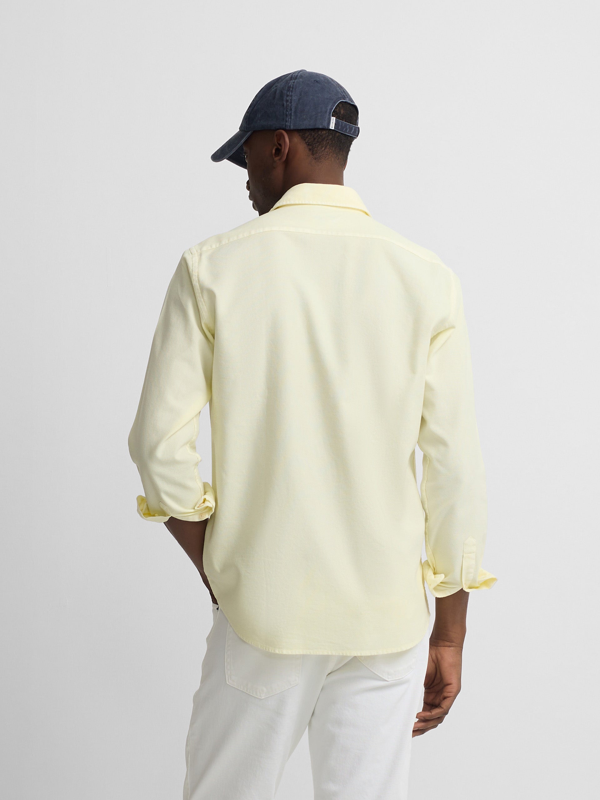Camisa sport estructura logo amarillo