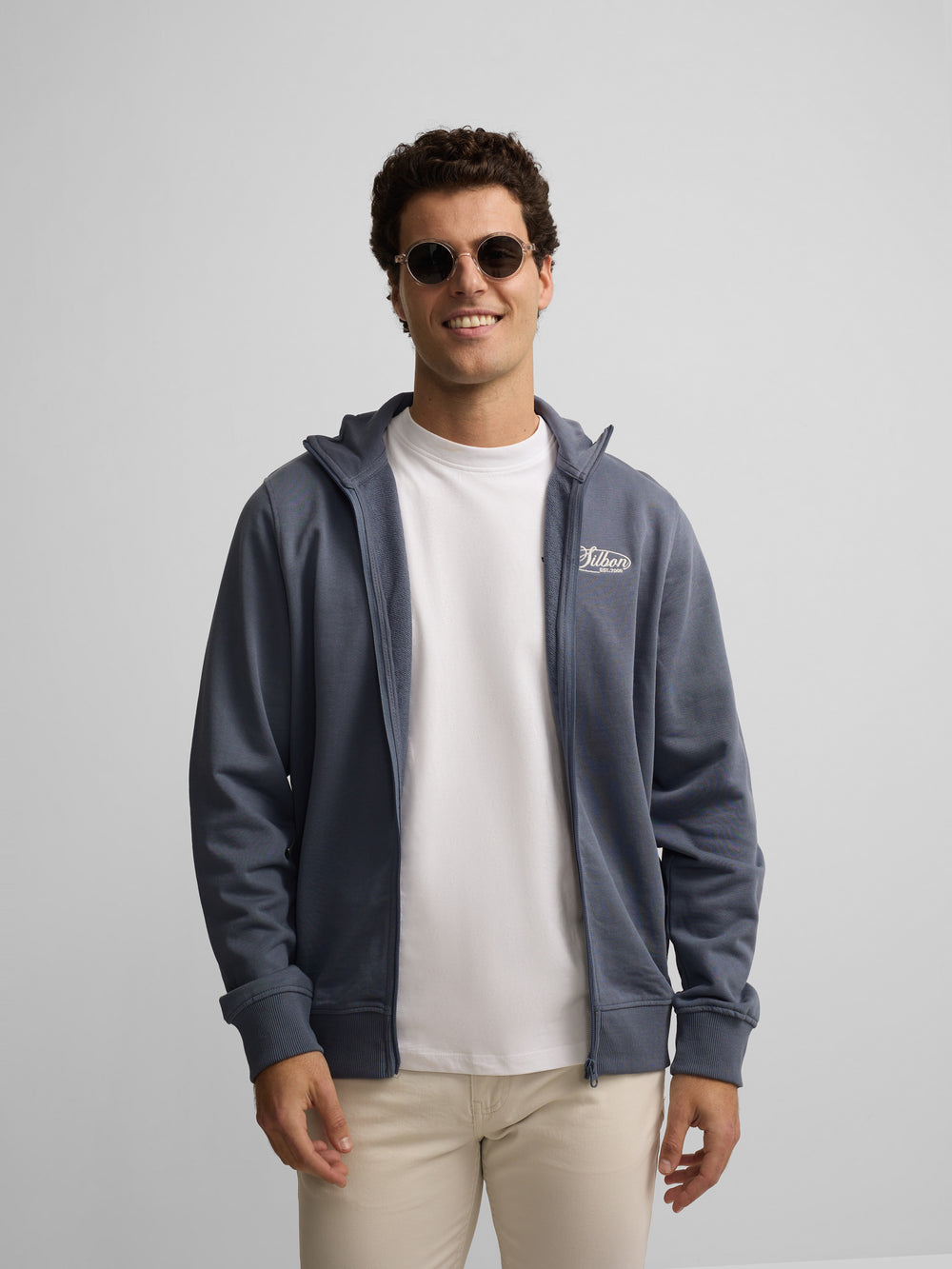 Sudadera cremallera bordado azul indigo