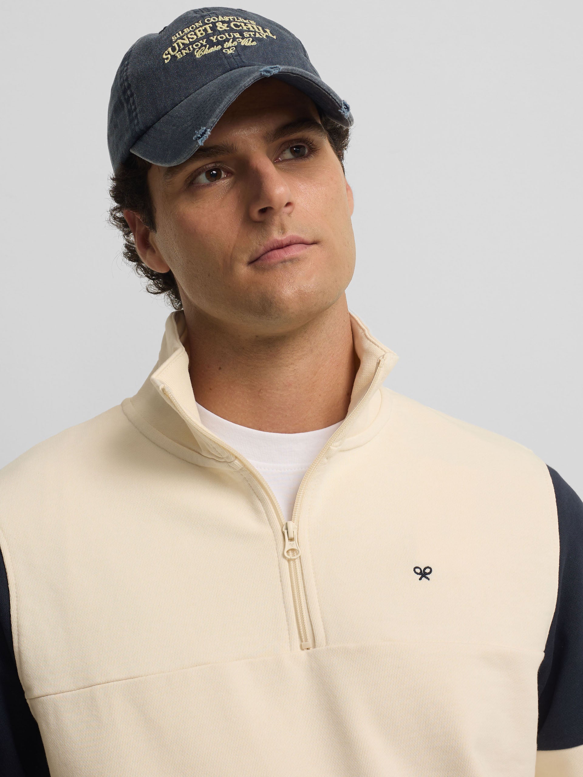 Sudadera media cremallera vintage crema