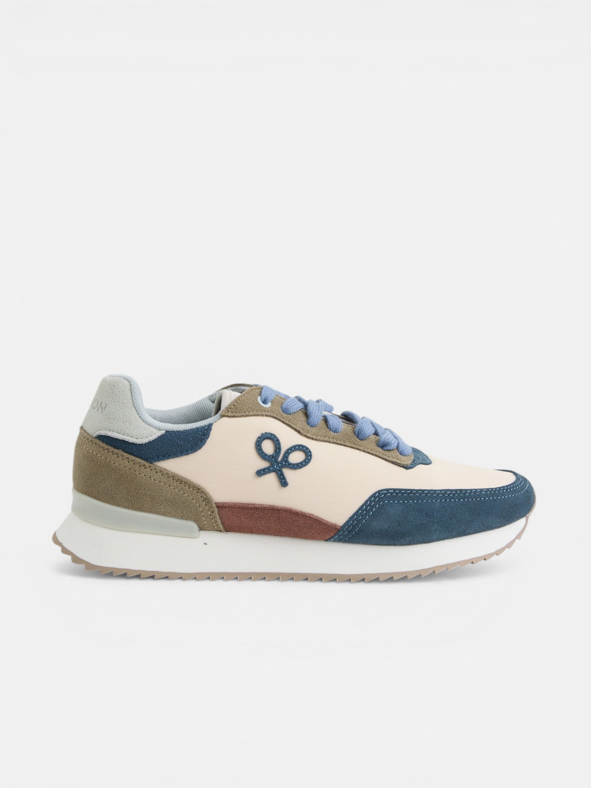Beige running racket shoe