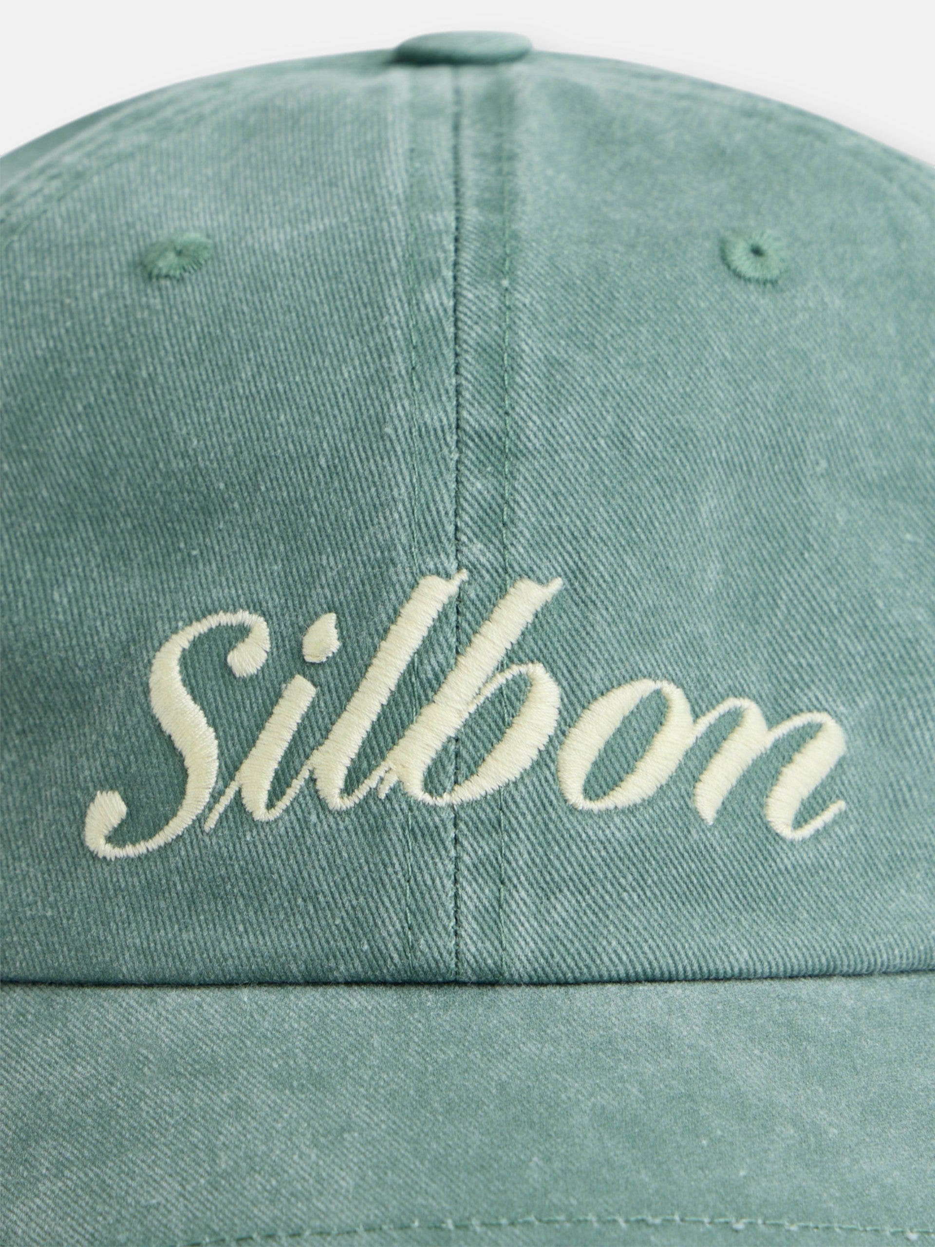 Green medium embroidered cap
