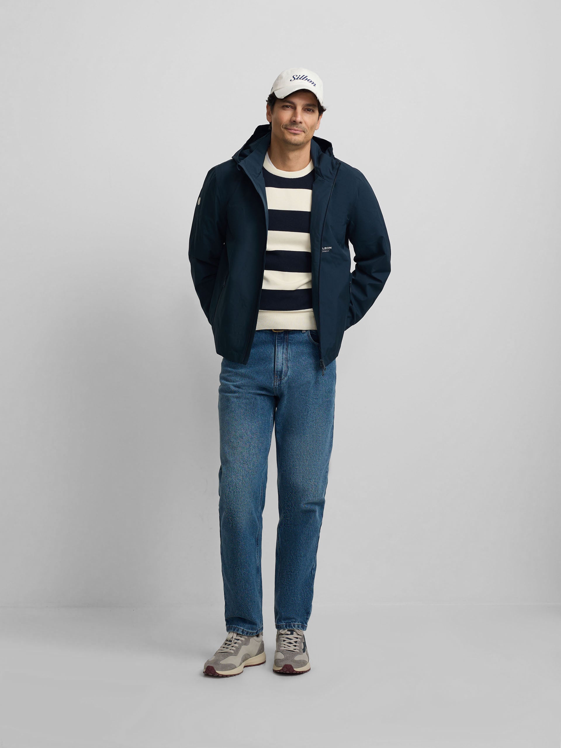 Corta-vento técnico com capuz azul-marinho