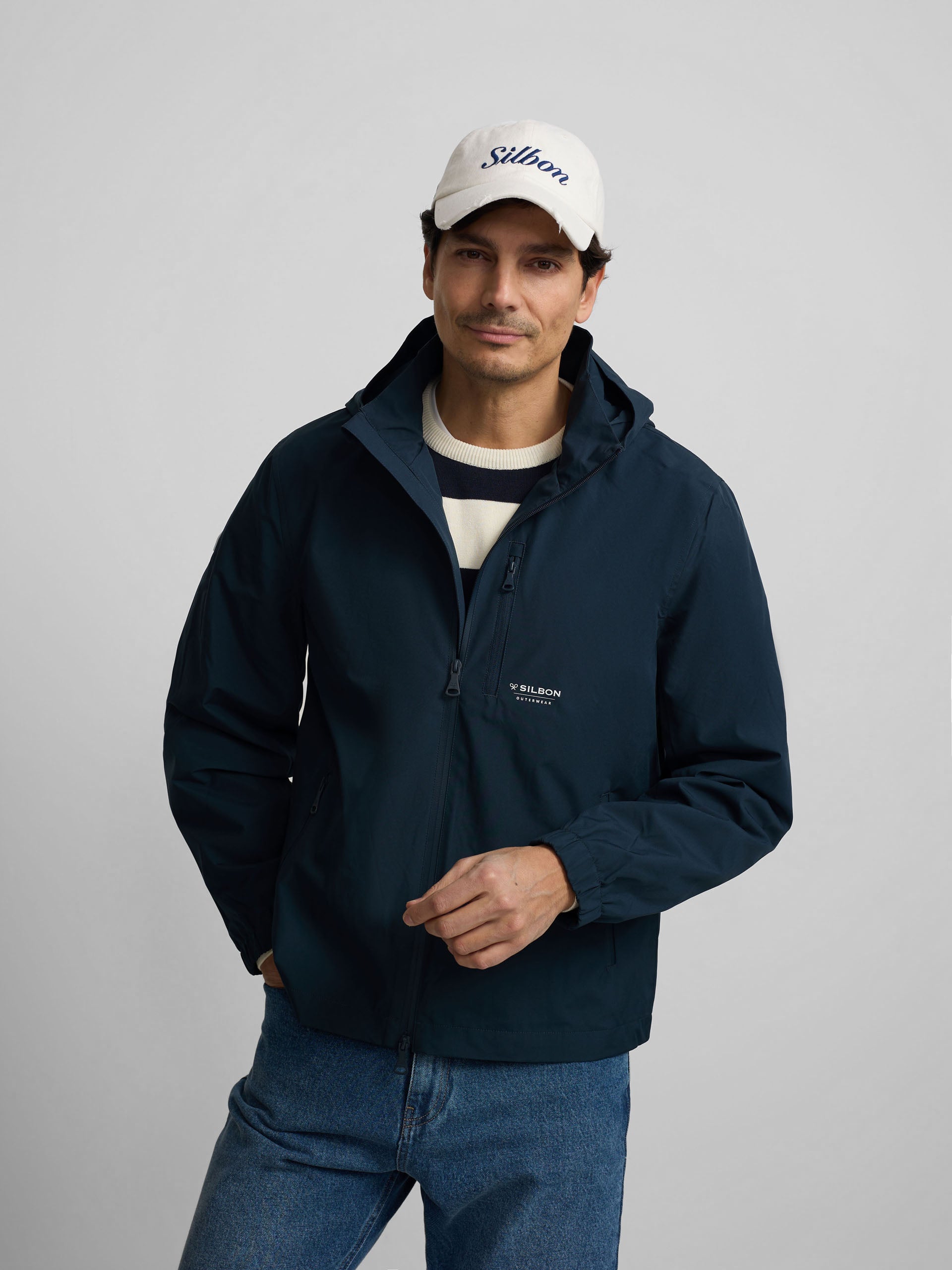 Corta-vento técnico com capuz azul-marinho