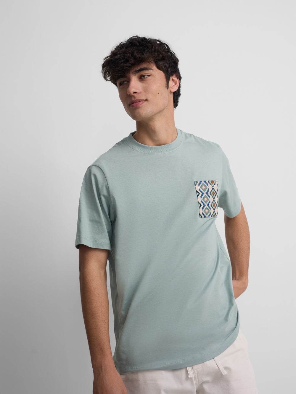 Camiseta bolsillo etnico verde