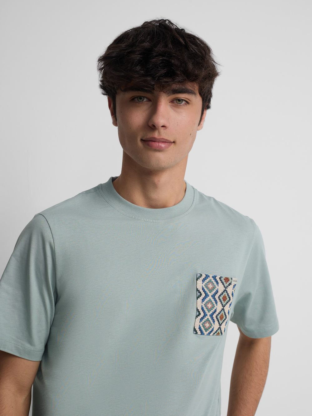 Camiseta bolsillo etnico verde