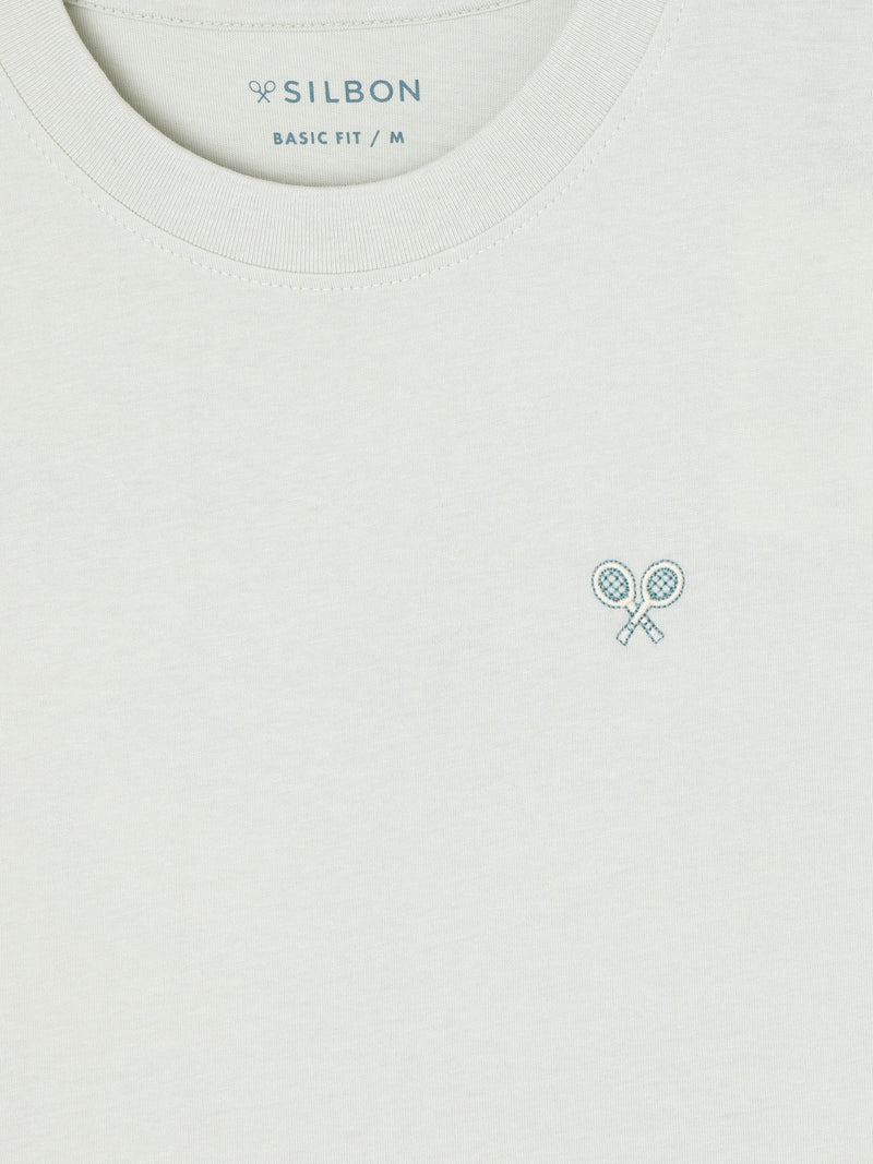 T-shirt apres ténis verde claro