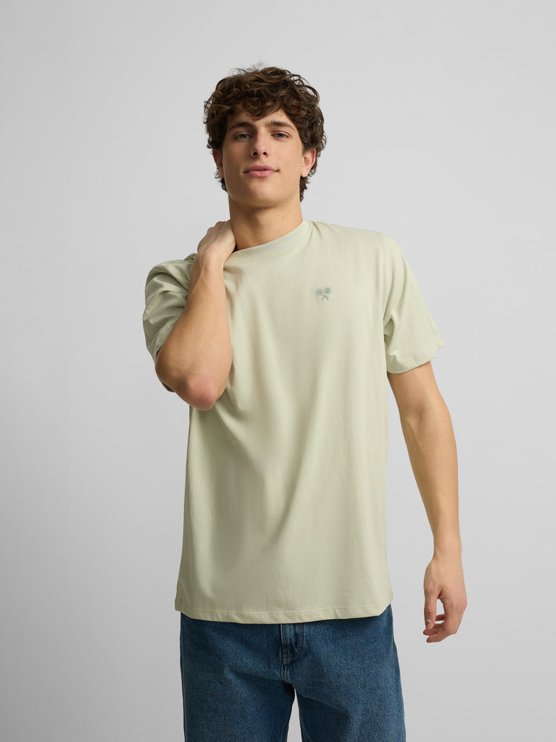 T-shirt apres ténis verde claro