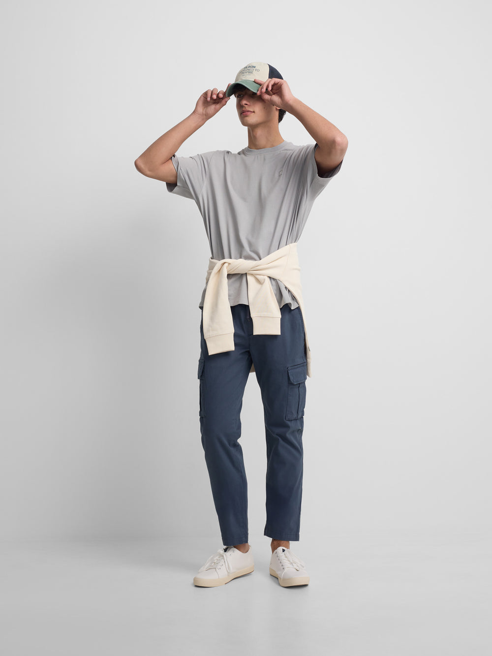 Camiseta special fit minilogo parche gris