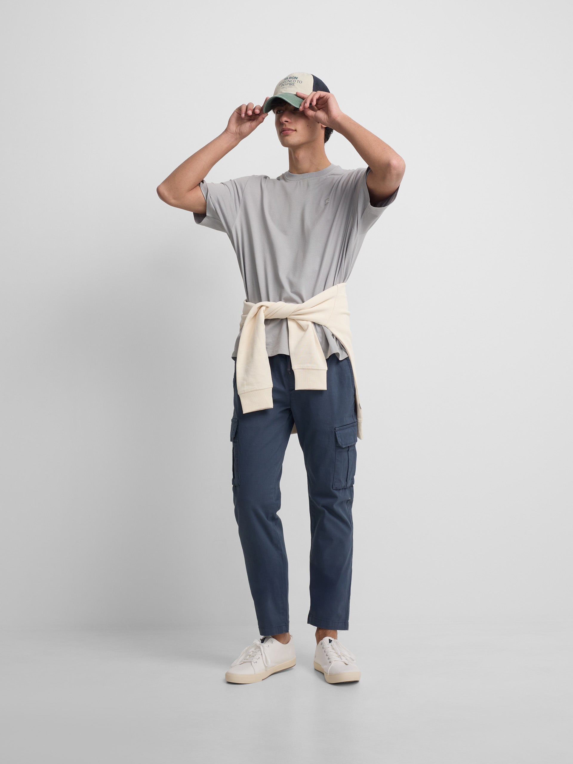 Special fit t-shirt with gray mini logo patch