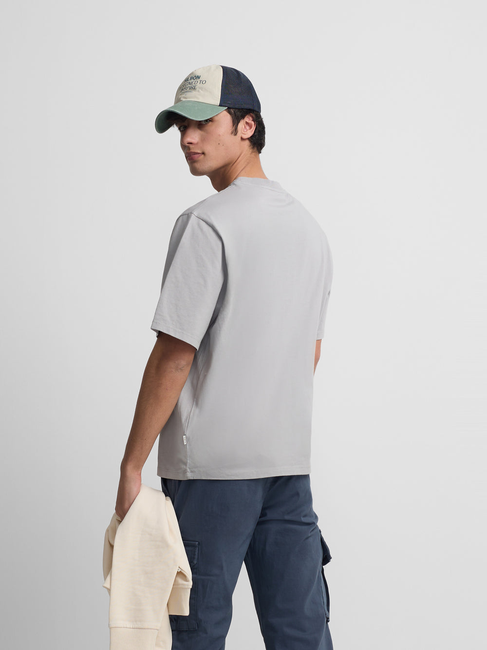 Camiseta special fit minilogo parche gris