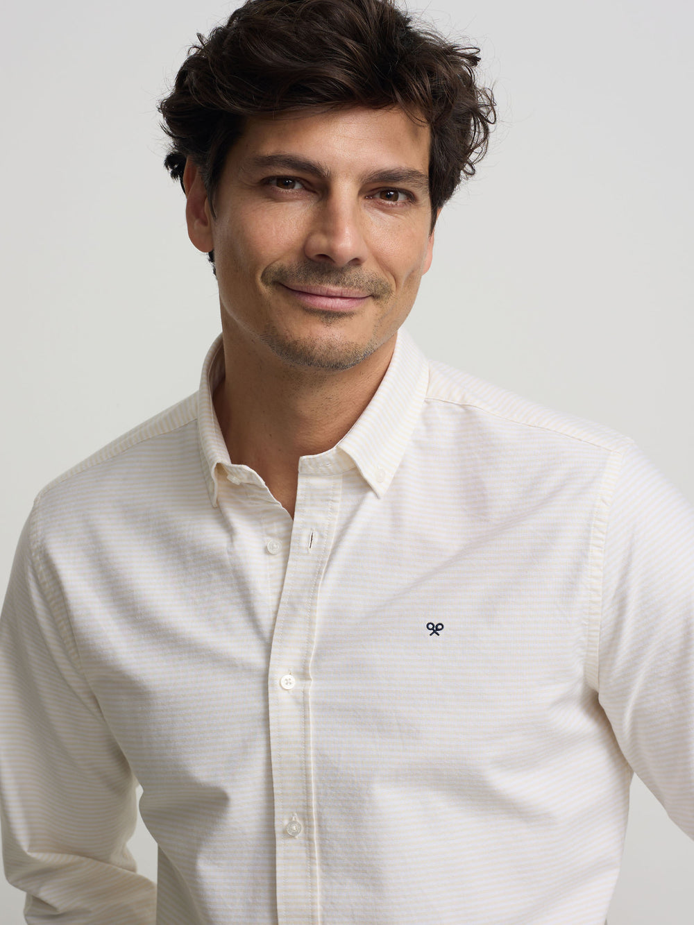 Camisa sport oxford riscas horizontais amarelas