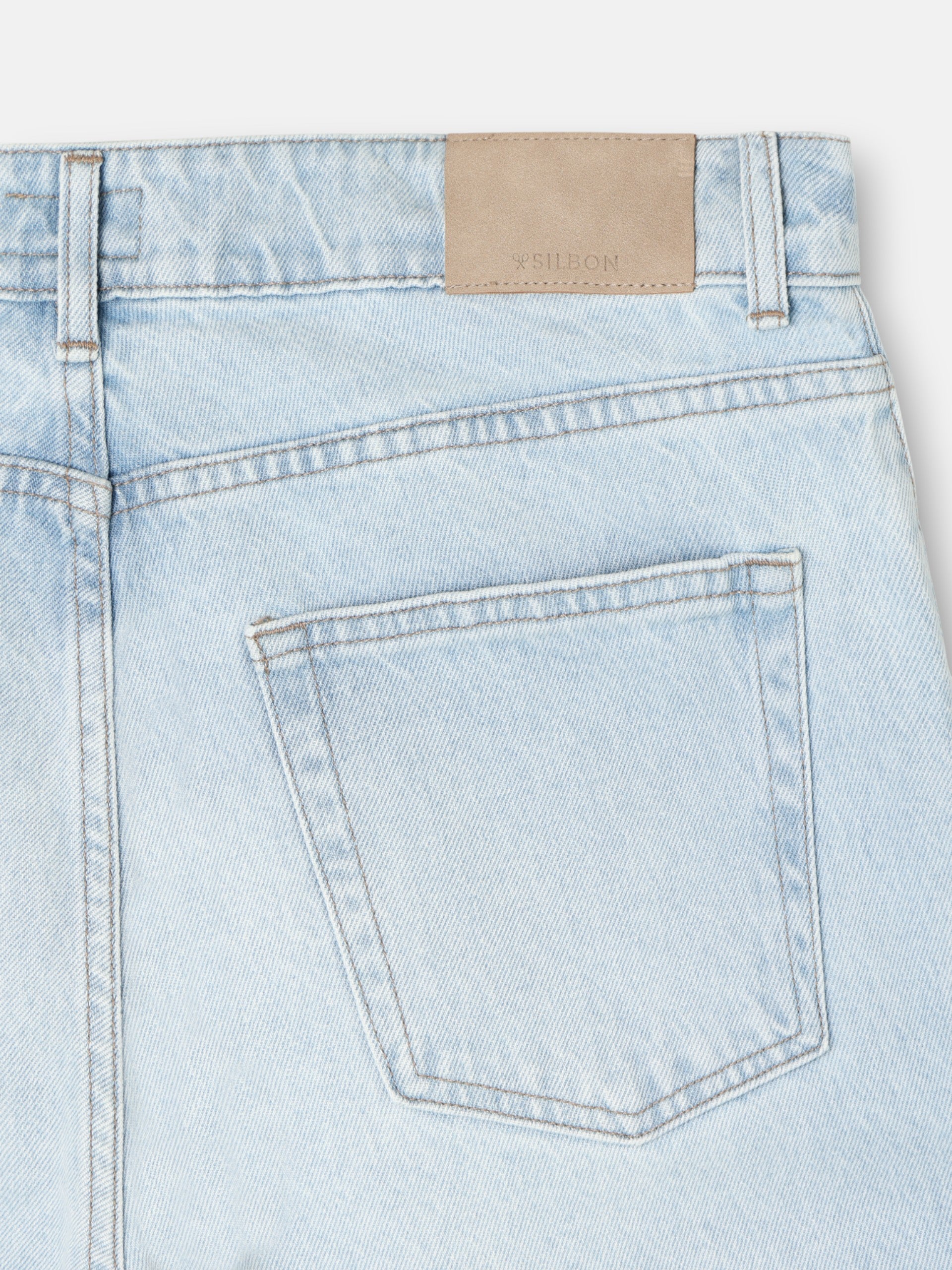 pantalon de sport en denim bleu clair fuselé