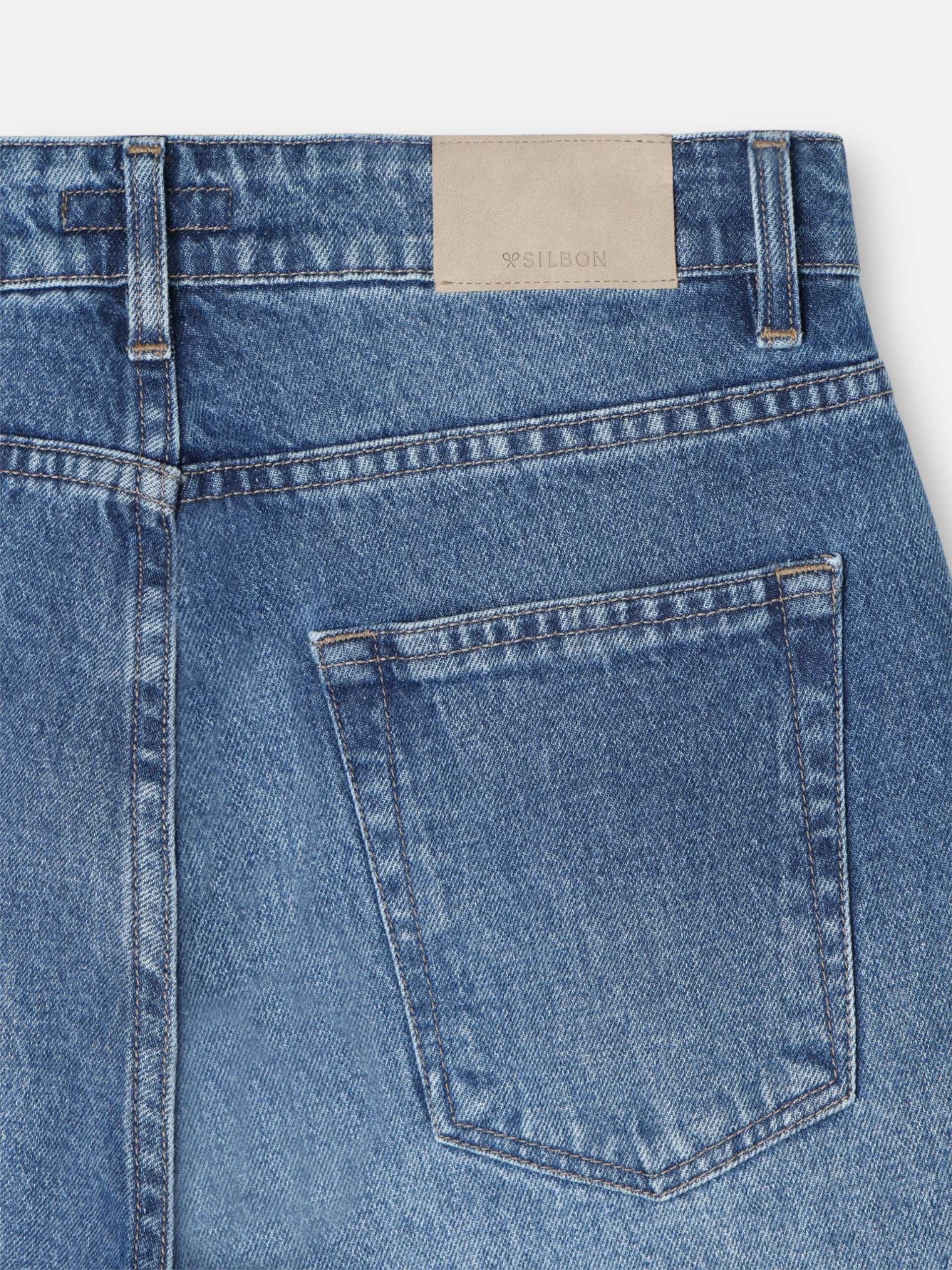 pantalon de sport en denim bleu foncé fuselé